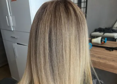 Fatike Uğuz Profesyonel Saç Boyama ve Renklendirme